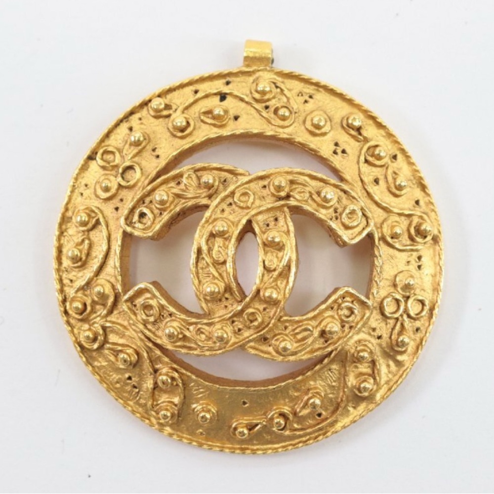 CHANEL Gold Vintage Pendant Necklace